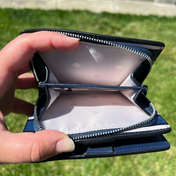 🐳🛥️ NWOT KATE SPADE STRIPED WALLET🐳🛥️ - Picture 8 of 9